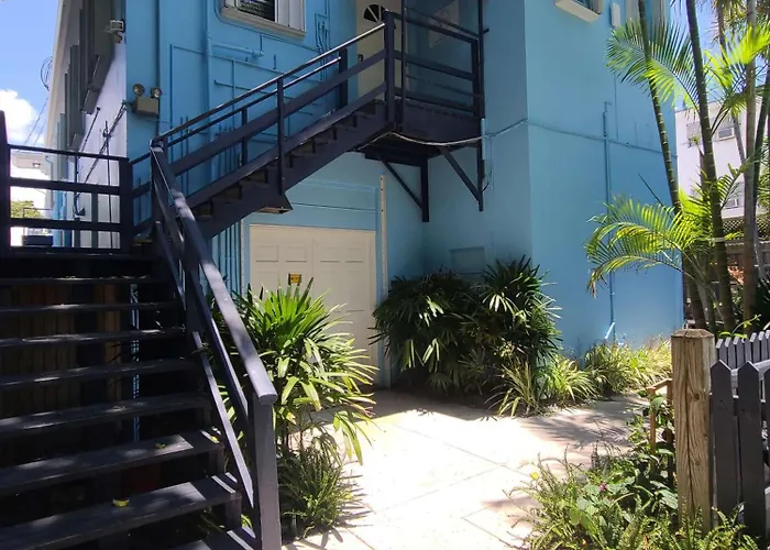 Duval Street Suite Overlooking Duval With Parking And Pool Key West